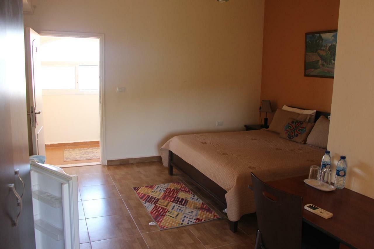 Luna Motel Naqoura Buitenkant foto